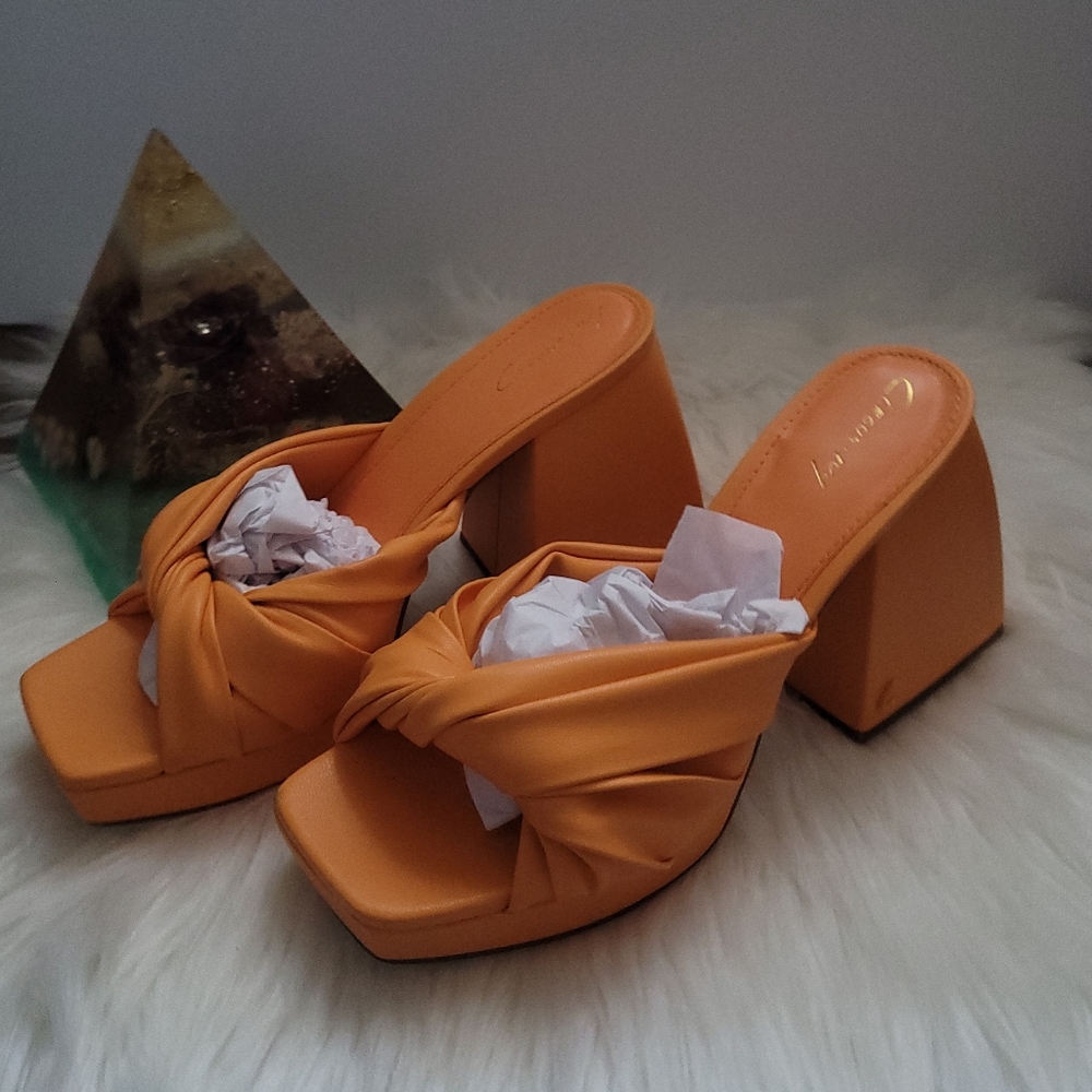 Circus NY Marianna sandle sizes 6 1/2 M